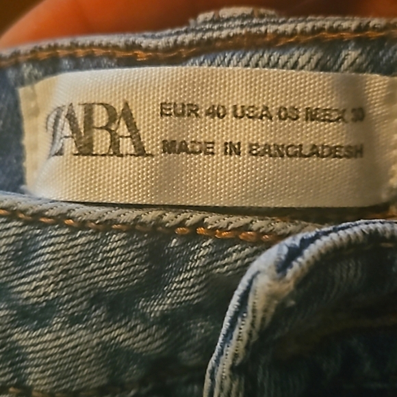 Zara Straight leg Sz 8/30W Denim  Jeans 100% Cotton Non Stretchy Zipper 5 Pocket - Picture 3 of 9